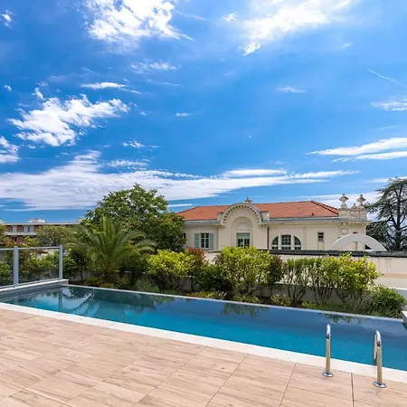 Au Soleil De * نيس